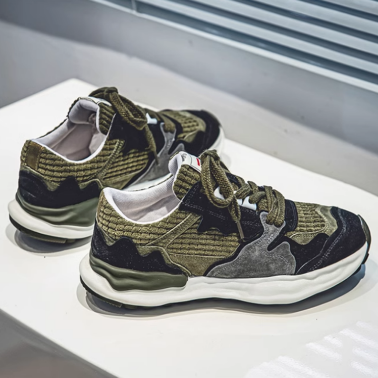 Jungle Lion Dynamic Sneakers